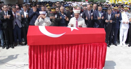 İZMİRLİ PENÇE-KİLİT ŞEHİDİNİ BİNLER UĞURLADI