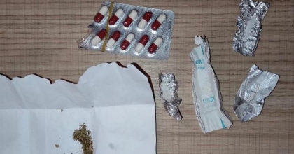 KÜTAHYA’DA BEKÇİLER BİR KİŞİNİN ÜZERİNDE UYUŞTURUCU MADDE ELE GEÇİRDİ  