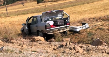 KÜTAHYA EMET'TE OTOMOBİL TARLAYA UÇTU: 3 YARALI