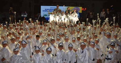 MENEMEN'DE 250 ÇOCUK ŞÖLENLE SÜNNET EDİLDİ  