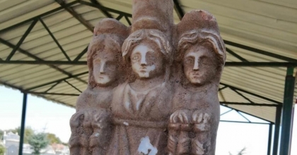 MEZAR KAZISINDA ROMA DÖNEMİNE AİT ‘ÜÇ GÜZELLER’ HEYKELİ BULUNDU  