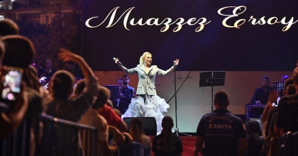 NOSTALJİ KRALİÇESİ, AKHİSAR'I MEST ETTİ