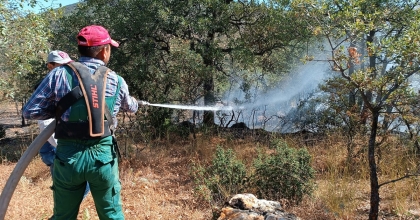 ORMAN YANGININI TEMİZLİK EKİBİ SÖNDÜRDÜ