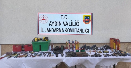 OYUNCAK AYININ İÇİNDEN TABANCA ÇIKTI