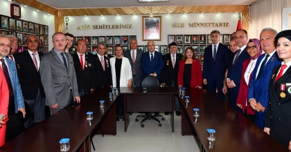 VALİ COŞKUN GAZİLERLE BİR ARAYA GELDİ