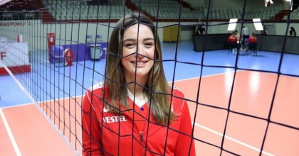 ZEHRA GÜNEŞ: A MİLLİ VOLEYBOL TAKIMININ PARLAYAN YILDIZI VE BAŞARILI KARİYERİ