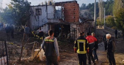  YAŞLI KADIN EVİNDE ÇIKAN YANGINDA HAYATINI KAYBETTİ