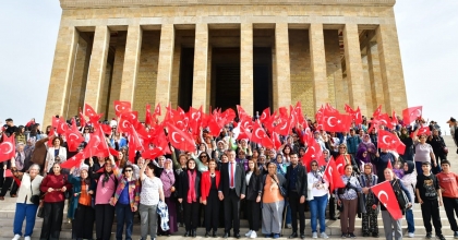 ALAŞEHİR BELEDİYESİ, BİN 500 KADINA ANITKABİRİ GEZDİRDİ