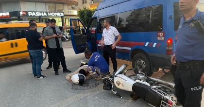 JANDARMA ARACI İLE MOTOSİKLET ÇARPIŞTI