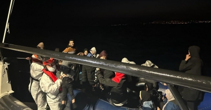 MOBİL RADARIN TESPİT ETTİĞİ 29 DÜZENSİZ GÖÇMEN YAKALANDI