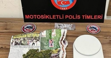 ARACINDA UYUŞTURUCUYLA YAKALANDI