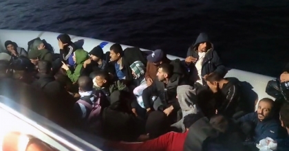 YUNANLILAR GERİ İTTİ, TÜRK SAHİL GÜVENLİK KURTARDI