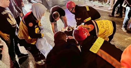 İKİ OTOMOBİL ÇARPIŞTI: 4 YARALI