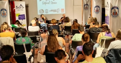 BAŞKA BİR SİYASET OKULU: ARILAR DOĞANIN İYİ NİYET ELÇİSİDİR