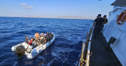 53 DÜZENSİZ GÖÇMEN YAKALANDI