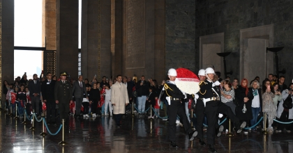 100 ÇOCUKLA BİRLİKTE ANITKABİR’E ZİYARET