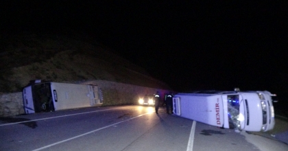 İKİ İŞÇİ SERVİSİ ÇARPIŞTI: 28 YARALI