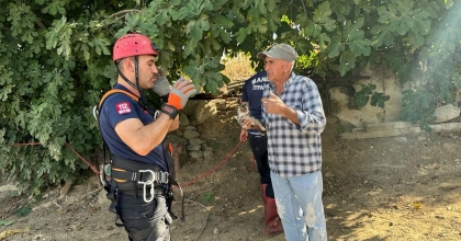 KUYUYA DÜŞEN YAVRU KEDİYİ İTFAİYE KURTARDI