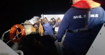 KIZIL ADA'DA 22 DÜZENSİZ GÖÇMEN YAKALANDI