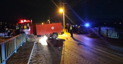 İTFAİYE ARACIYLA OTOMOBİL ÇARPIŞTI