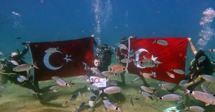 CUMHURİYET DENİZİN DİBİNDE DE KUTLANDI