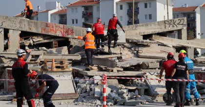 3'ÜNCÜ YILINDA İZMİR DEPREMİ TATBİKATLA ANILDI