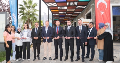 FİLİSTİN'DE ÇOCUK OLMAK SERGİSİ AÇILDI