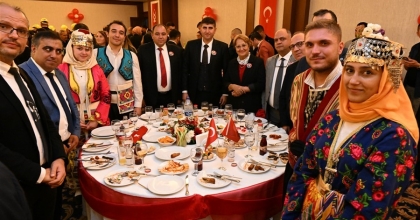 VALİ VE EŞİ EV SAHİPLİĞİNDE KABUL TÖRENİ DÜZENLENDİ