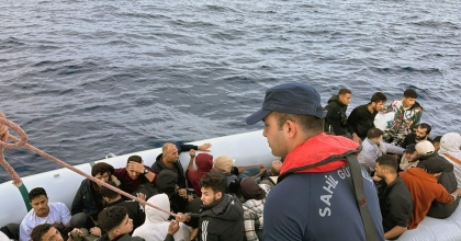 60 GÖÇMEN KURTARILDI