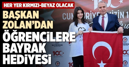 BAŞKAN ZOLAN’DAN ÖĞRENCİLERE BAYRAK HEDİYESİ