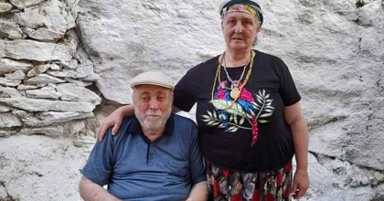 BİR GÜN ARAYLA VEFAT EDEN KARI KOCA ÇİNE'DE GÜNDEM OLDU