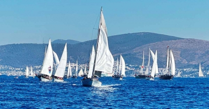 BODRUM'DA 150 TEKNE VE BİN 500'Ü AŞKIN YARIŞÇI RÜZGARLA BULUŞTU  