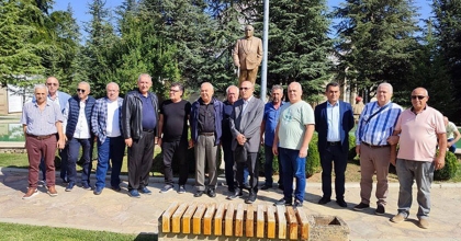 DENİZLİLİ SEVDALILARI DEMİREL'İ UNUTMADI