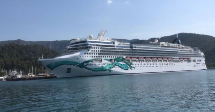 DEV YOLCU GEMİSİ İSRAİL’DEKİ SAVAŞTAN DOLAYI ROTASINI MARMARİS’E ÇEVİRDİ