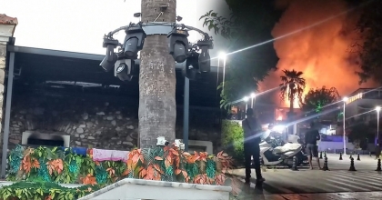 EĞLENCE MEKANINDA YANGIN PANİĞİ