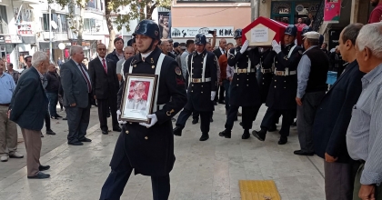 ESKİ BAŞKAN SON YOLCULUĞUNA ASKERİ TÖRENLE UĞURLANDI