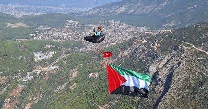 GÖKYÜZÜNDE BAYRAK AÇIP FİLİSTİN'E DESTEK VERDİLER