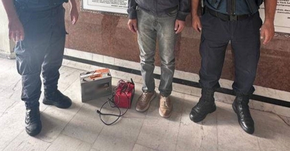 HIRSIZLIK ŞÜPHELİSİNİ GÜVENLİK KAMERASINA TAKILAN GÖRÜNTÜSÜ YAKALATTI