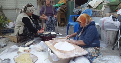 SARIGÖL'DE KADINLARDAN İMECE USULÜ GÖZLEME  