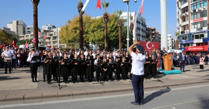 ÇOCUK KORUSUNUN KONSERİ BÜYÜKLERİ BÜYÜLEDİ