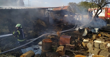 TAŞLAMA MAKİNESİNDEN ÇIKAN KIVILCIM SAMANLIĞI YAKTI