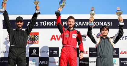 TÜRKİYE'NİN EN GENÇ TAKIMI KUPALARA AMBARGO KOYDU  