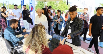 ÜNİVERSİTEDE STANT AÇTILAR, ULAŞIM KOLAYLIKLARINI ANLATTILAR