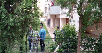 YAŞLI ADAM BALKONDA ASILI HALDE BULUNDU