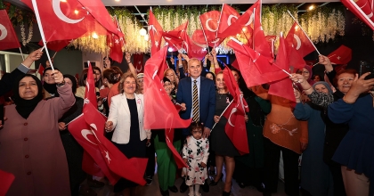 ZOLAN KADINLARLA BİRLİKTE 10. YIL MARŞI SÖYLEDİ