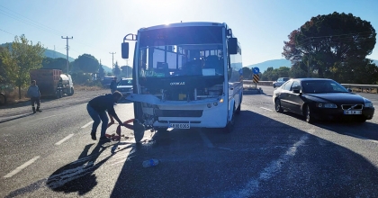 BETON MİKSERİ İLE YOLCU MİDİBÜSÜ ÇARPIŞTI