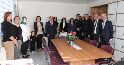 ÖĞRETMENLERİN ÖZVERİLİ DAVRANIŞINA BAŞKAN ÖZBAŞ JESTİ