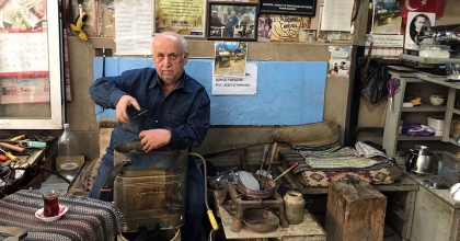 57 YILDIR MESLEĞİNİ SEVEREK YAPIYOR