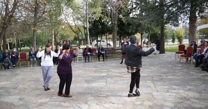 AKTİF YAŞ ALMA MERKEZİ'NDE ÖĞRETMENLER GÜNÜNE ÖZEL KUTLAMA