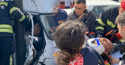 MANİSA’DA AMBULANSLA OTOMOBİL ÇARPIŞTI: 2 YARALI